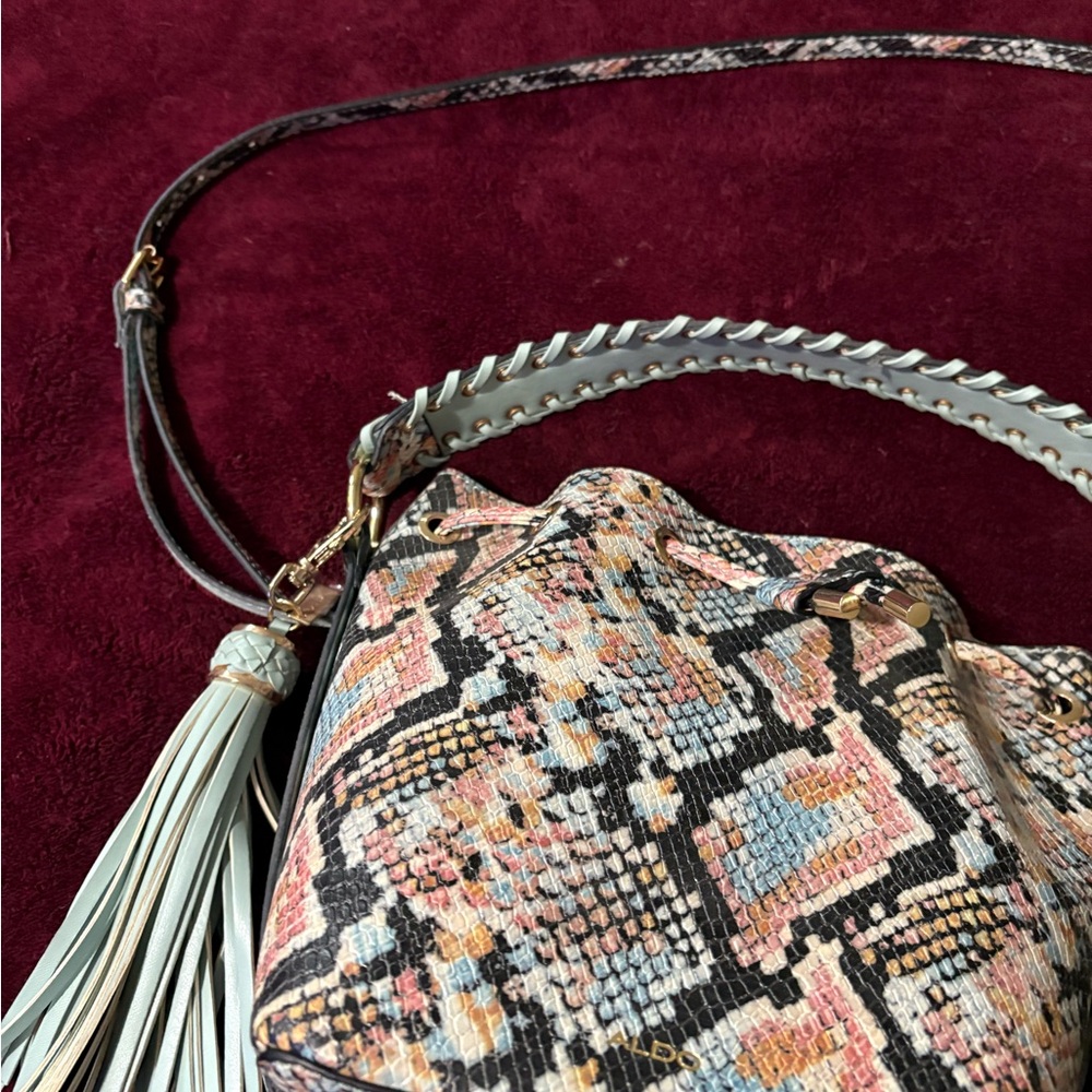 NWT Aldo Chic Snake Print Bucket Bag with crossbody strap - Picture 3 of 4
